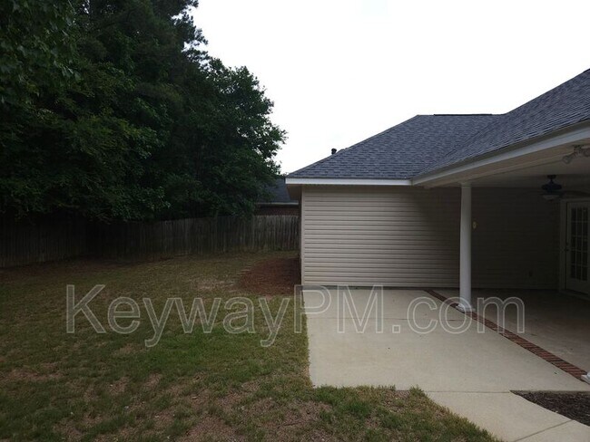 Building Photo - 641 Ventana Dr