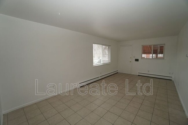 Building Photo - 663 Fraser St