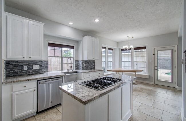 Building Photo - 1311 Hopkins Park Dr