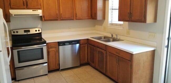 Building Photo - 18 Upton Ct Dr