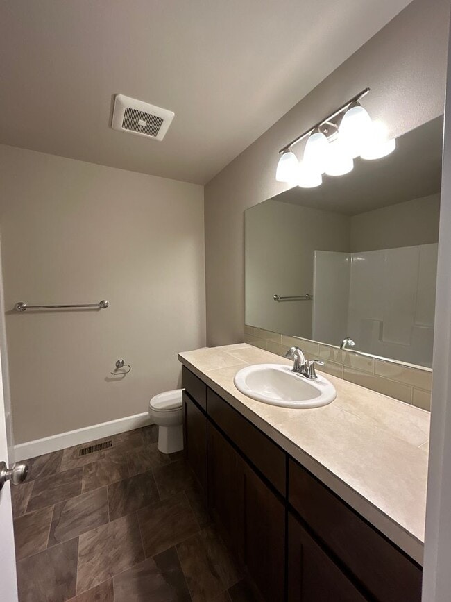 Building Photo - Beautiful 3 Bedroom / 2 Bathroom Home in S...