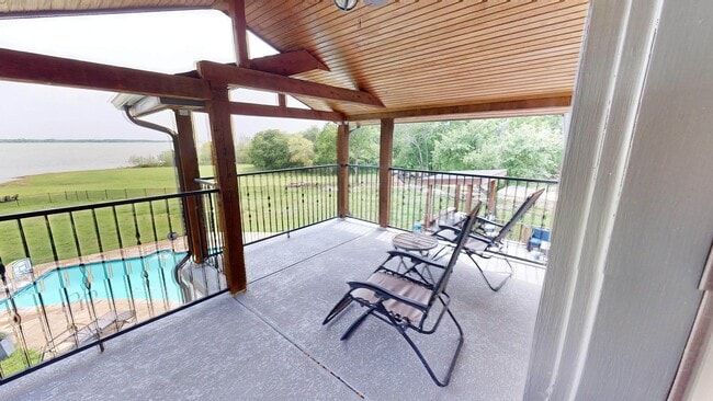 Building Photo - 430 Peninsula Dr