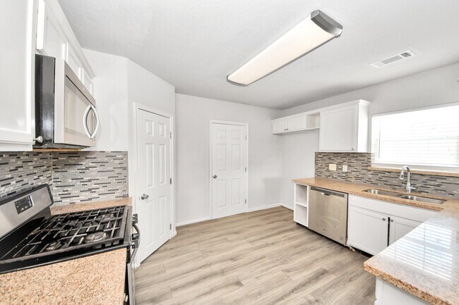 Building Photo - 7504 Elm St