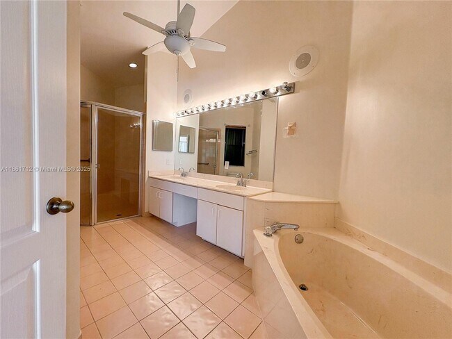Building Photo - 9080 Villa Portofino Cir
