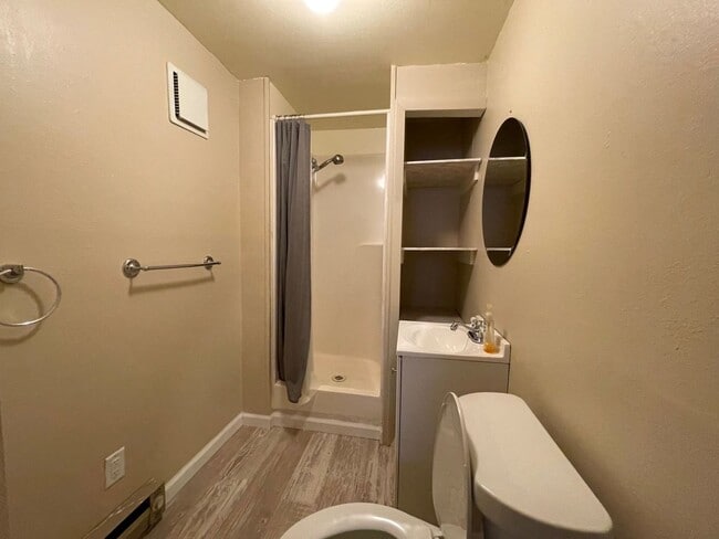Building Photo - Nice 2 Story Townhome with Garage