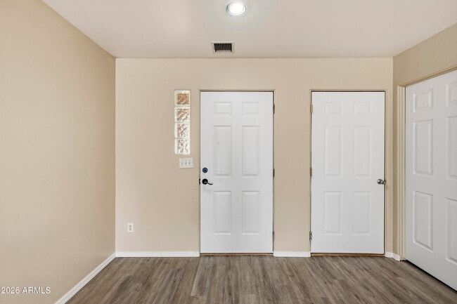 Building Photo - 7131 E Thrush Ln