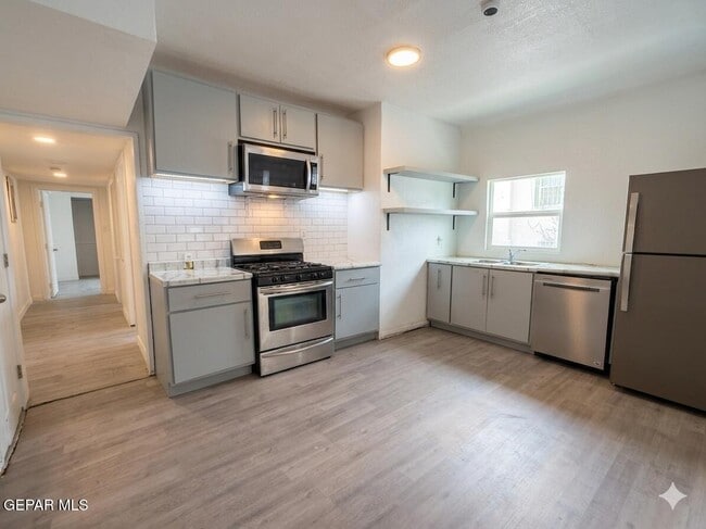 Building Photo - 2807 Grant Ave