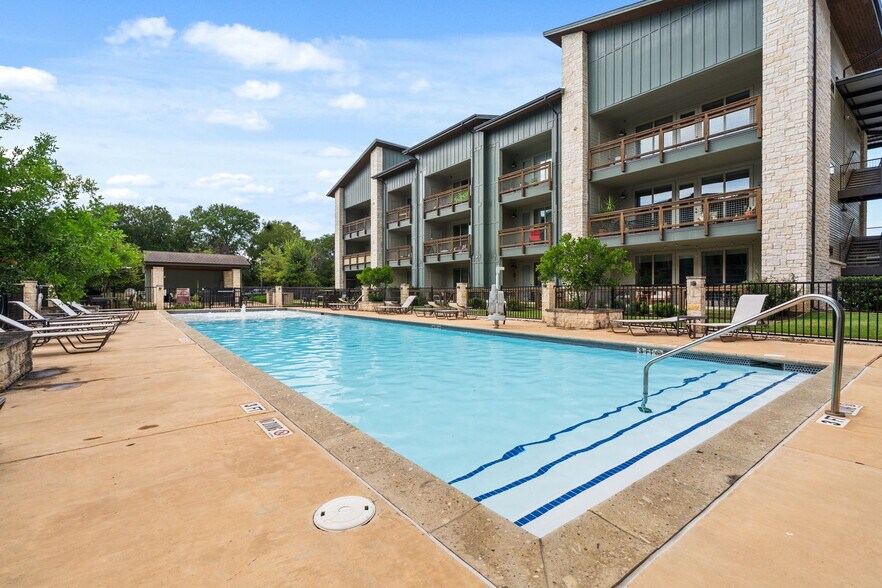 Building Photo - 4704 Sunset Trl