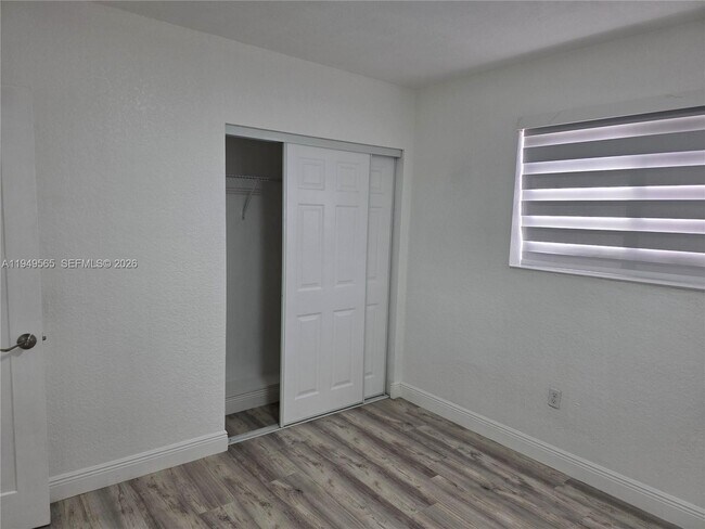 Building Photo - 1191 W 53rd Terrace