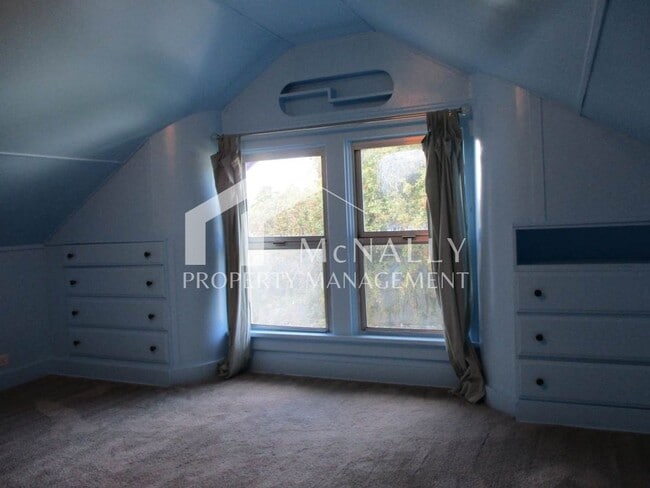 Building Photo - Charming 3-Bedroom Craftsman in Central Tacoma with Spacious Studio/Office