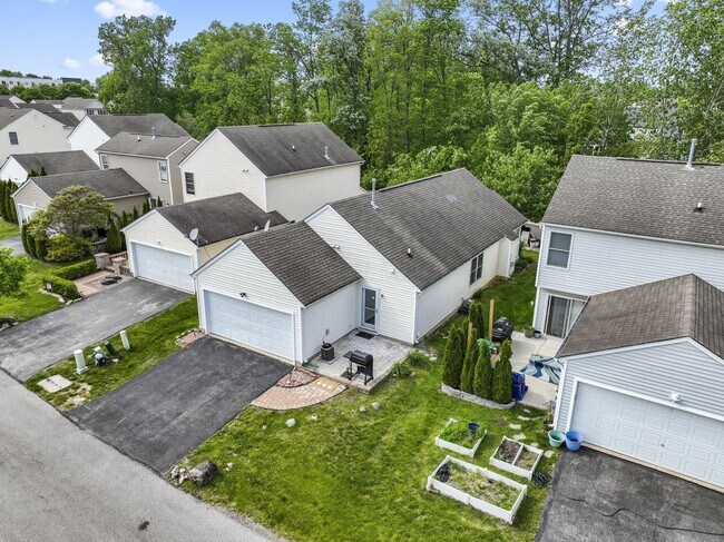 Building Photo - 157 Feathertip Ln