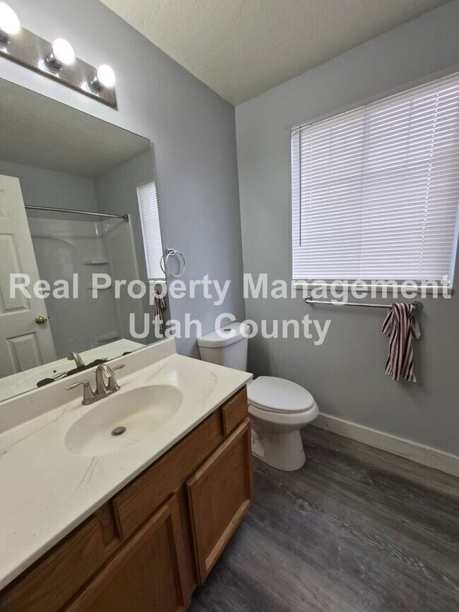 Building Photo - 510 E 300 S