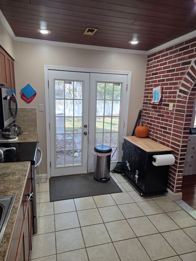 Building Photo - 3 Bedroom house -