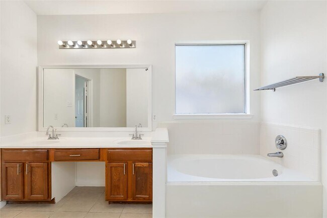 Building Photo - 20122 Goss Hollow Ln