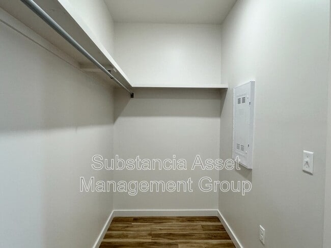 Building Photo - 1653 Midtown Pl