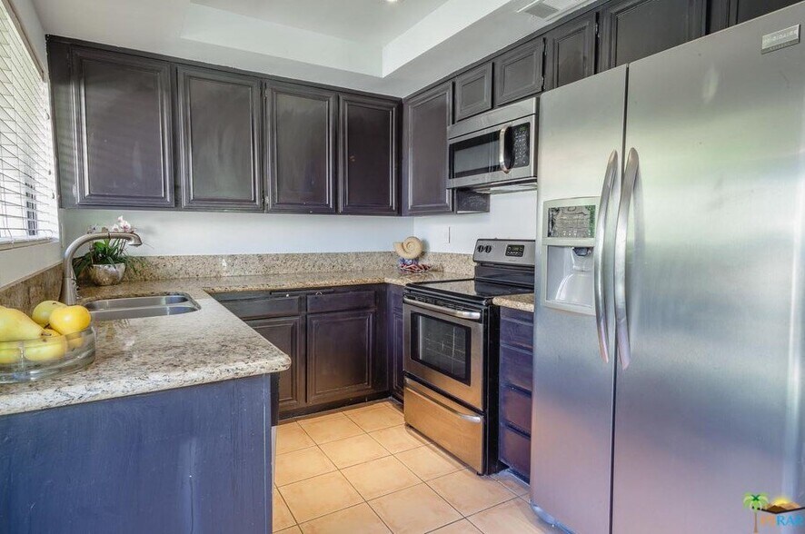 Building Photo - 2600 S Palm Canyon Dr