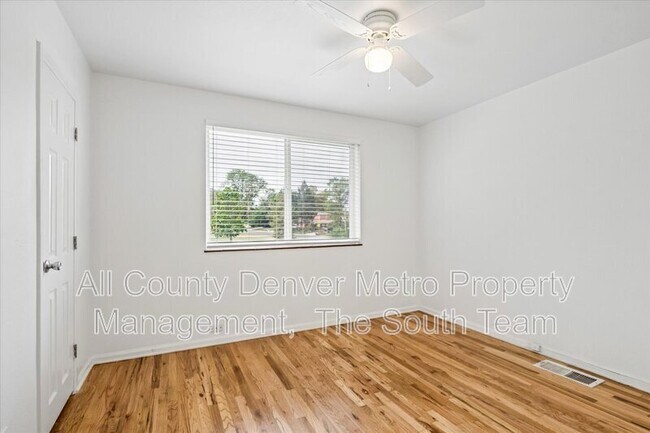 Building Photo - 10207 E 14th Ave