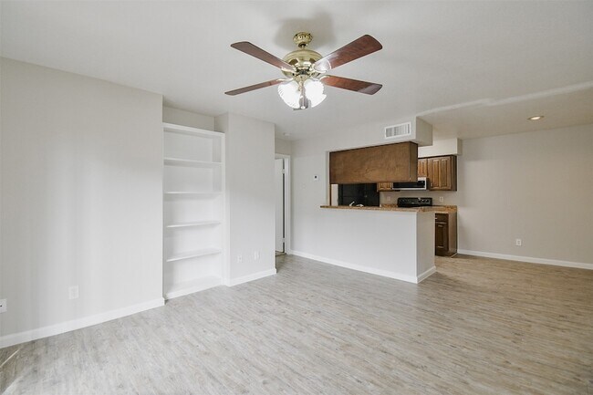 Building Photo - 12955 Woodforest Blvd