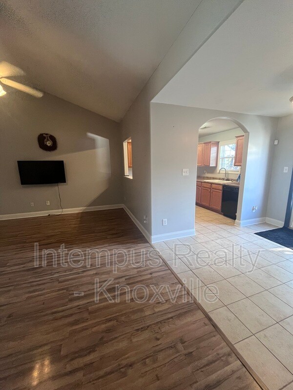 Building Photo - 1420 Hazelgreen Way