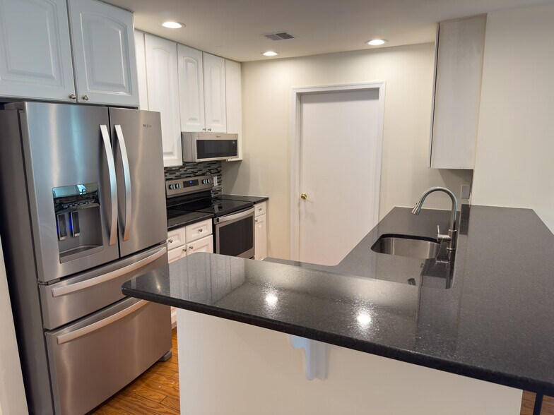 Building Photo - 858 Nittany Ct