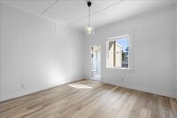 Building Photo - 306-1820 Spruce St