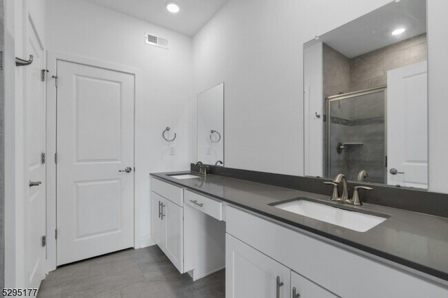 Building Photo - 19 Veterans Wy