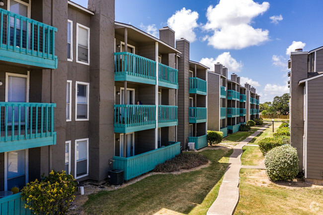 Balconies Overlook Spacious Grounds - Four Winds Apartment Homes