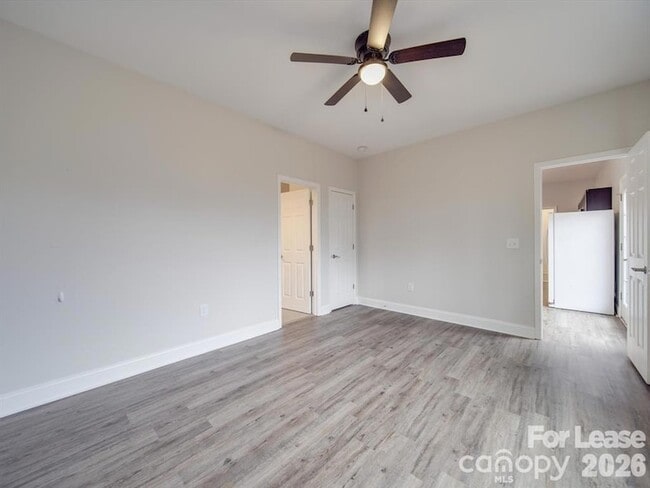 Building Photo - 824 Woodrun Dr