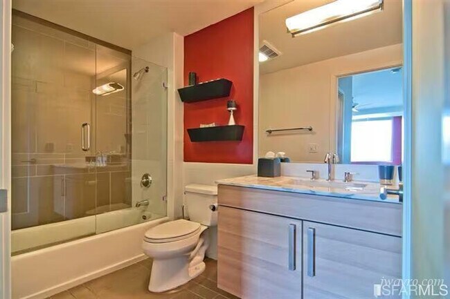 Building Photo - 555 4th St