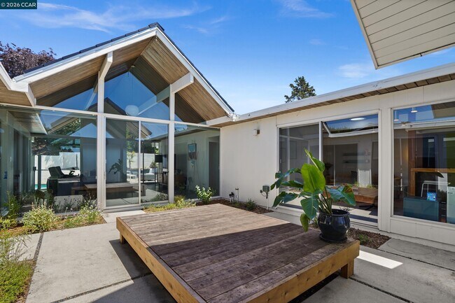 Building Photo - 8010 Shay Dr