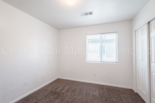 Building Photo - 129 E 8th St