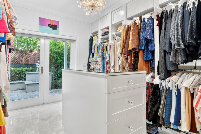 Building Photo - 107 E Inlet Dr