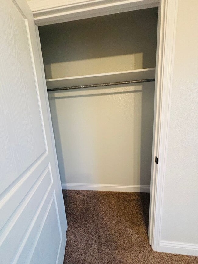 Building Photo - 517 Almond Tree Ln