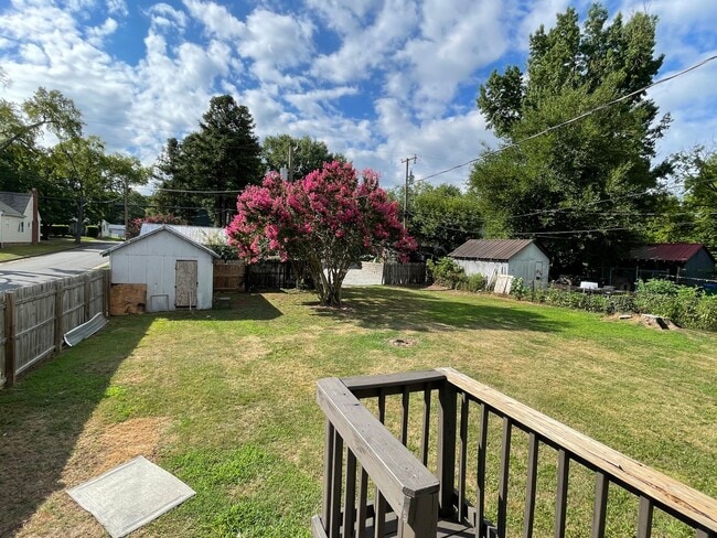 Building Photo - 3 Bedroom 1 Bath Single story