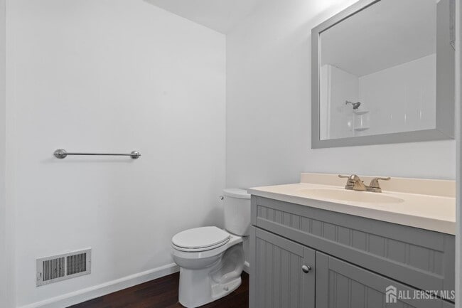 Building Photo - 12 Kingston Run