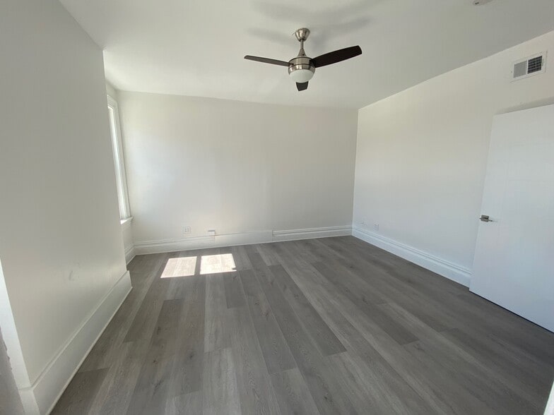 Building Photo - 4754 Liberty Ave
