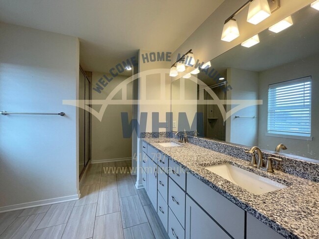 Building Photo - 2935 N 186th St