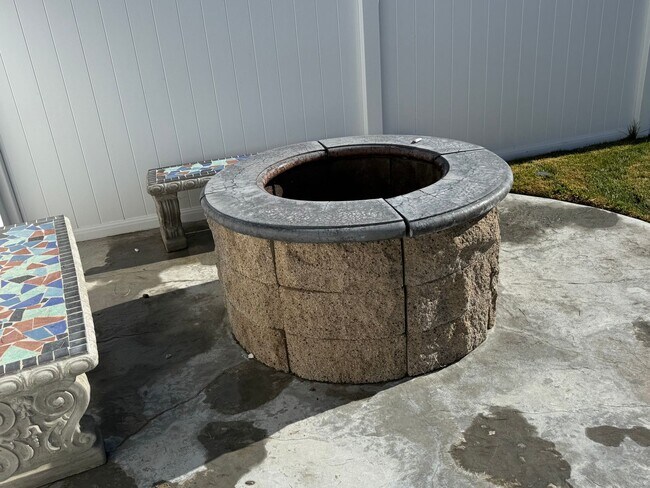 Building Photo - Eagle Ranch Community-2 Story 4 bedrooms Spanish Style Home