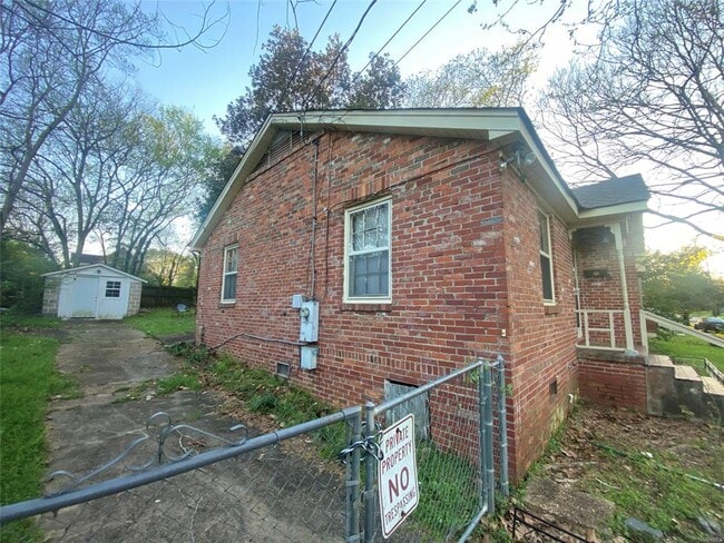 Building Photo - 2076 Midway St