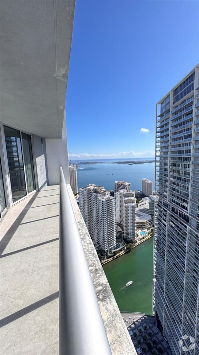 Building Photo - 475 Brickell Ave