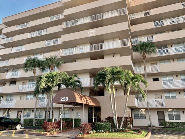 Building Photo - 250 Jacaranda Dr