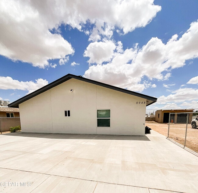 Building Photo - 8948 Ankerson St