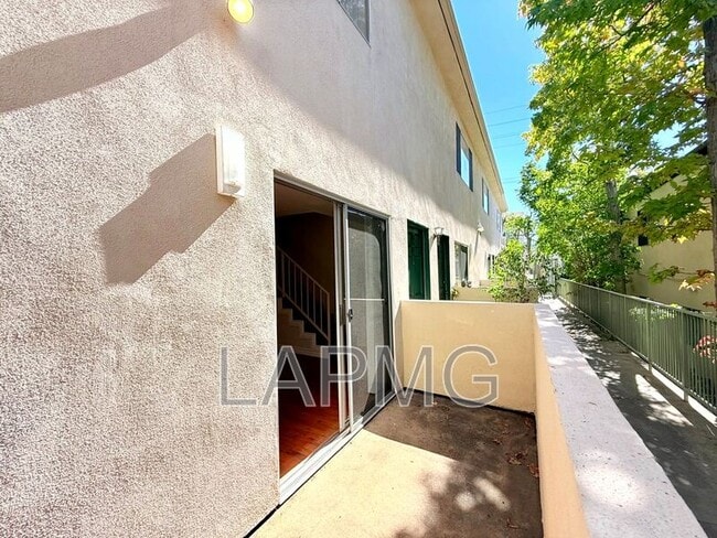 Building Photo - 12251 Moorpark St