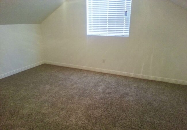 Building Photo - 4 BR HOME in Hurricane