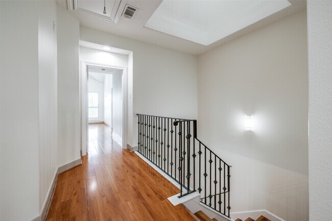 Building Photo - 2019 Morse St