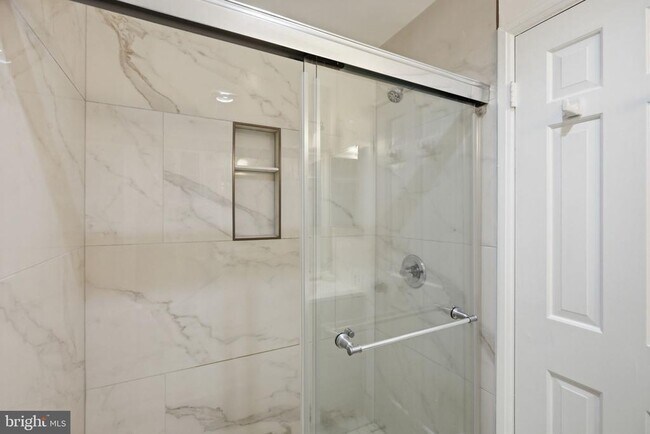 Building Photo - 4844 S 28th St