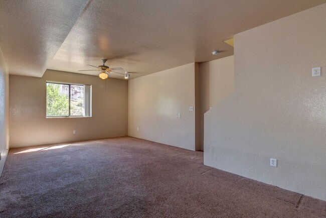 Building Photo - Pet Friendly 4 bedroom, 3 bath home for rent!