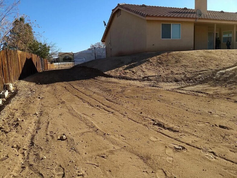 Building Photo - 16420 Los Cedros Rd