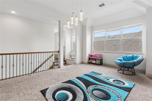 Building Photo - 8212 Oakwood Dr