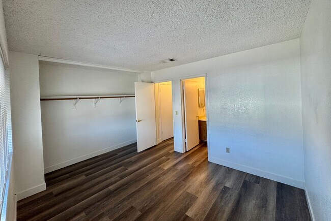 Building Photo - Condo with Garage Attached for rent!